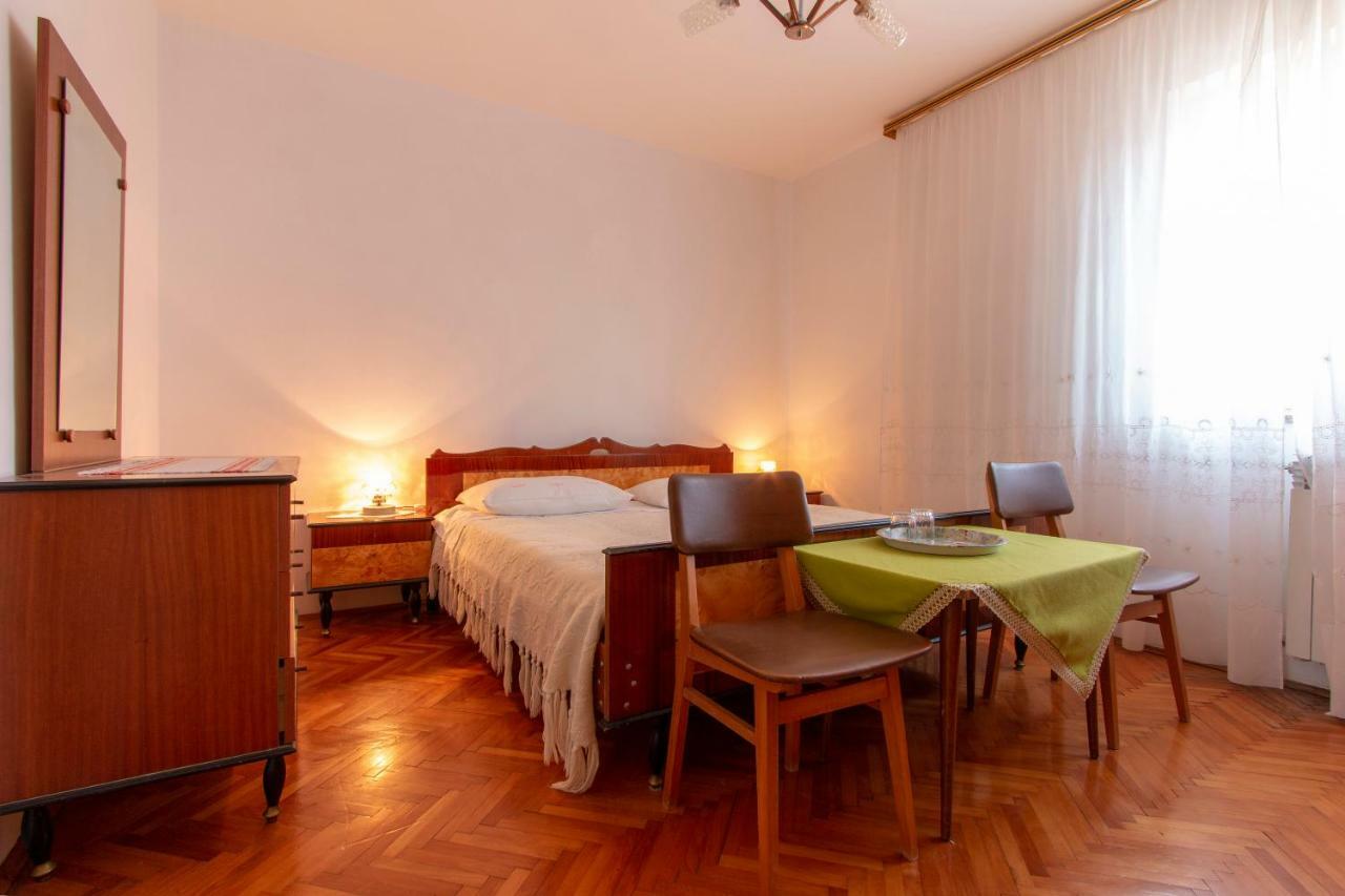 Irena'S Place A2 罗维尼 外观 照片